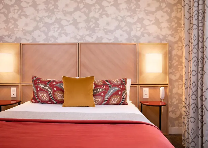 جاردان إيفل باريس