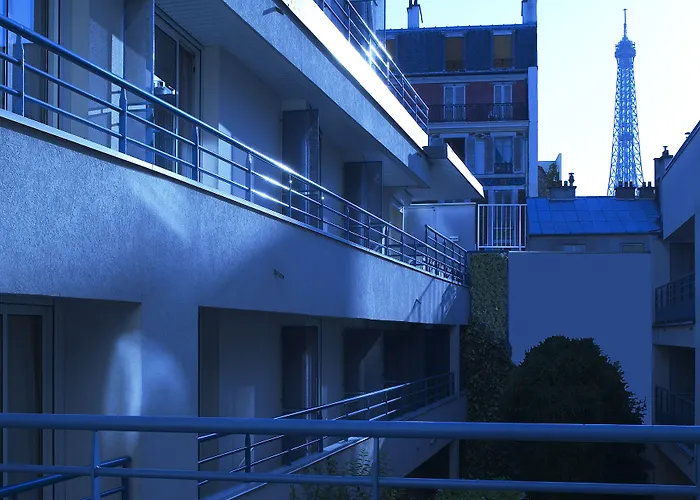 ジャルダン エッフェル 3* パリ